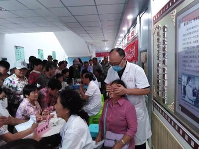 義診服務(wù)暖人心 專家走進(jìn)社區(qū)，健康咨詢零距離